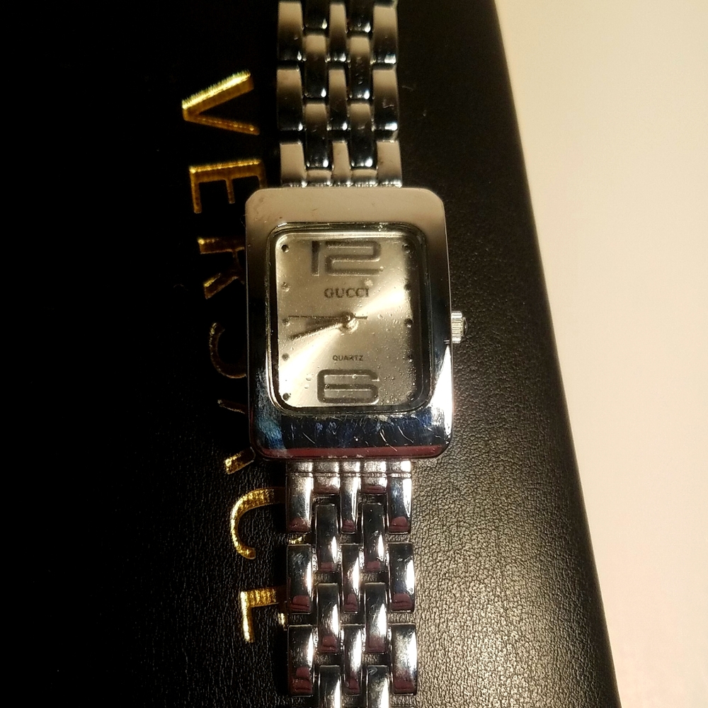Gucci watch womens
